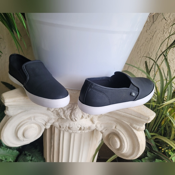 GUESS SHOES - Picture 10 of 16